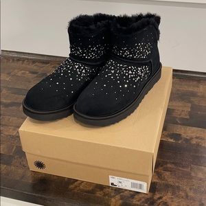 Black Ugg’s with detail